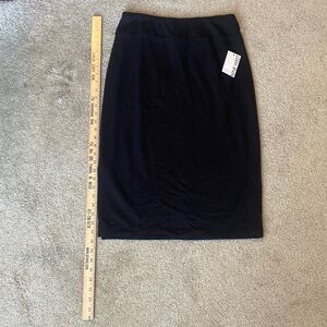 Nine West NWT black skirt. Size Medium.